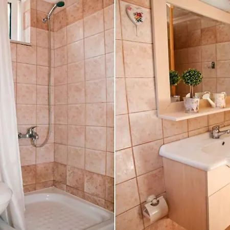Rena House Apartment *
